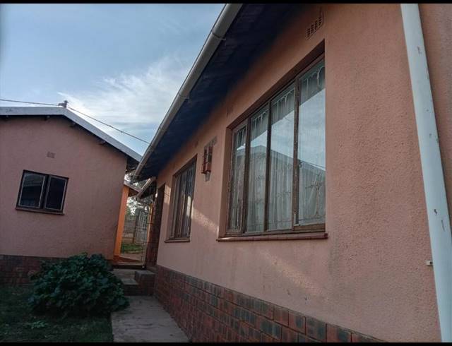 3 BEDROOM HOUSE FOR SALE IN NGWELEZANA